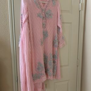 Pakistani shirt and dupatta. Pakistani fashion. Fitted to a small. Brand Ajrak